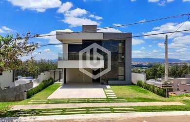 Imagem: A casa à venda possui 4 Dormitórios, 5 Banheiros, 4 Vagas