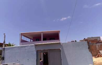 Imagem: A casa possui 3 Dormitórios, 2 Banheiros, 1 Vaga na garagem