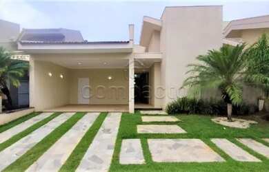 Imagem: A casa em condomínio possui 3 Dormitórios, 3 Banheiros, 2