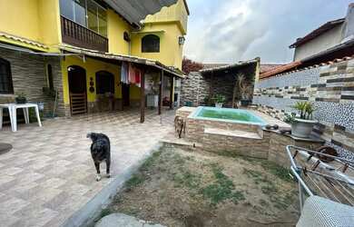Imagem: A casa possui 2 Dormitórios, 1 Banheiro, 2 Vagas na garagem
