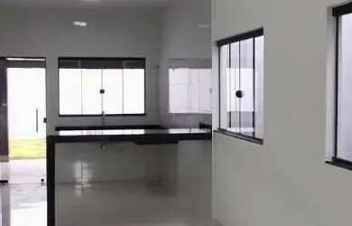 Imagem: A casa possui 3 Dormitórios, 2 Banheiros, 2 Vagas na garagem