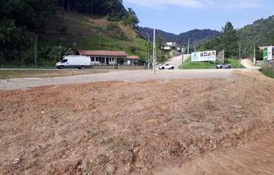 Imagem: O depósito possui 2000m² de Área e está localizado em Jardim