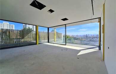 Imagem: O depósito possui 5 Vagas na garagem, 1.000m² de Área e