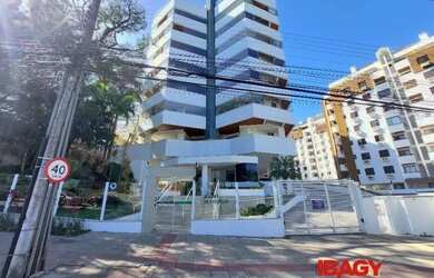 Imagem: O apartamento possui 4 Dormitórios, 2 Banheiros, 2 Vagas na