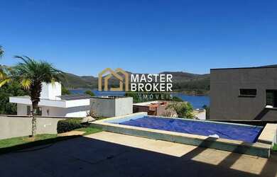 Imagem: A casa possui 3 Dormitórios, 3 Banheiros, 4 Vagas na garagem