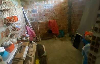 Imagem: A casa possui 2 Dormitórios, 1 Banheiro, 1 Vaga na garagem