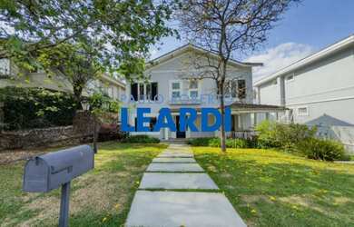 Imagem: A casa em condomínio possui 3 Dormitórios, 3 Banheiros, 4