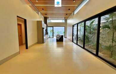 Imagem: A casa possui 3 Dormitórios, 4 Banheiros, 198m² de Área e