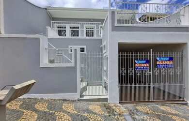 Imagem: A casa possui 2 Dormitórios, 3 Banheiros, 1 Vaga na garagem