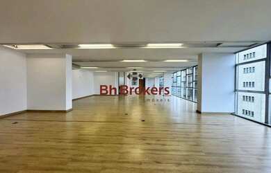 Imagem: O depósito possui 686m² de Área e está localizado em Centro