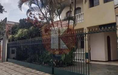 Imagem: A casa possui 5 Dormitórios, 3 Banheiros, 5 Vagas na garagem