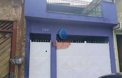 Imagem: A casa possui 4 Dormitórios, 2 Banheiros, 2 Vagas na garagem