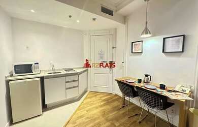 Imagem: O studio possui 1 Dormitório, 1 Banheiro, 1 Vaga na garagem