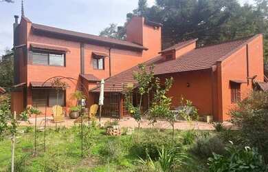 Imagem: A casa possui 2 Dormitórios, 3 Banheiros e 357m² de Área