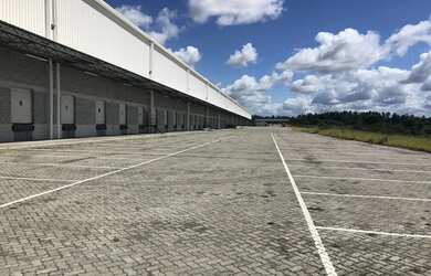 Imagem: O depósito possui 3 Vagas na garagem, 2.000m² de Área e