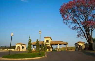 Imagem: O terreno possui 700m² de Área e está localizado em Bairro