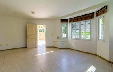 Imagem: A casa à venda possui 3 Dormitórios, 4 Banheiros, 2 Vagas