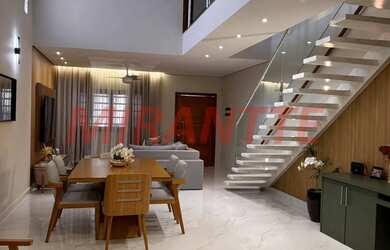 Imagem: A casa possui 3 Dormitórios, 3 Banheiros, 2 Vagas na garagem