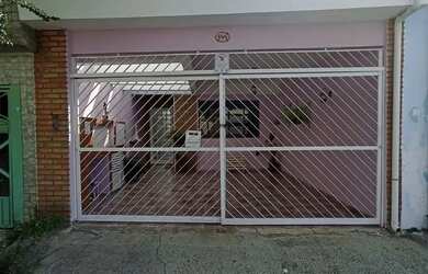 Imagem: A casa possui 3 Dormitórios, 3 Banheiros, 1 Vaga na garagem