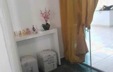 Imagem: A casa possui 3 Dormitórios, 2 Banheiros, 2 Vagas na garagem