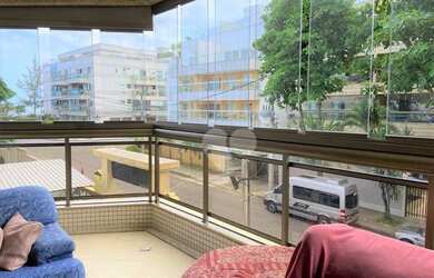 Imagem: O apartamento possui 3 Dormitórios, 1 Banheiro, 2 Vagas na