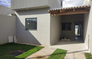 Imagem: A casa possui 3 Dormitórios, 2 Banheiros, 75m² de Área e