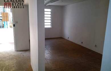 Imagem: O depósito possui 1 Vaga na garagem, 250m² de Área e está