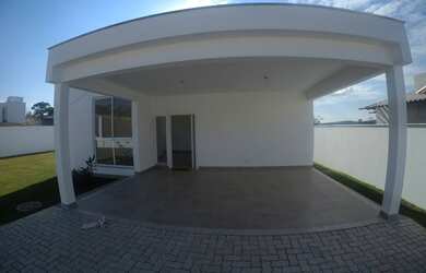 Imagem: A casa em condomínio possui 3 Dormitórios, 1 Banheiro, 4 Vagas