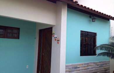 Imagem: A casa possui 3 Dormitórios, 2 Banheiros, 2 Vagas na garagem