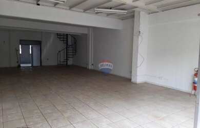 Imagem: O depósito possui 330m² de Área e está localizado em Prado