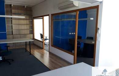 Imagem: O depósito possui 1 Vaga na garagem e 60m² de Área e está