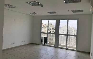 Imagem: O depósito para alugar possui 2 Vagas na garagem e 69m² de