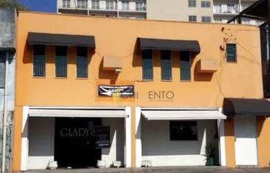 Imagem: O depósito possui 3 Vagas na garagem, 200m² de Área e está