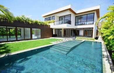 Imagem: A casa em condomínio possui 5 Dormitórios, 5 Banheiros, 5