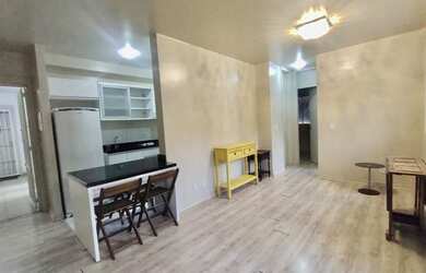 Imagem: O apartamento possui 2 Dormitórios, 1 Banheiro, 1 Vaga na garagem