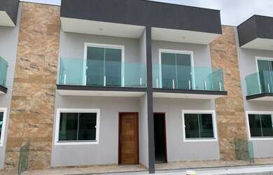 Imagem: A casa à venda possui 2 Dormitórios, 3 Banheiros, 1 Vaga na