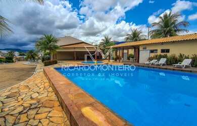 Imagem: A casa em condomínio possui 4 Dormitórios, 4 Banheiros, 4