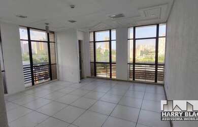 Imagem: O depósito possui 1 Vaga na garagem, 30m² de Área e está