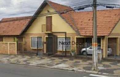 Imagem: A casa possui 4 Dormitórios, 3 Banheiros, 3 Vagas na garagem