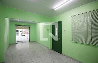 Imagem: A casa possui 1 Dormitório, 2 Banheiros, 1 Vaga na garagem