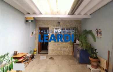 Imagem: A casa possui 3 Dormitórios, 3 Banheiros, 2 Vagas na garagem