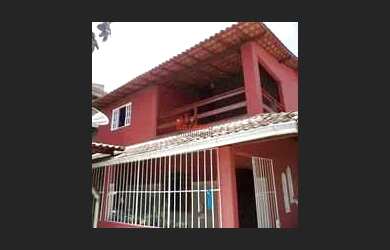 Imagem: A casa possui 4 Dormitórios, 2 Banheiros, 3 Vagas na garagem