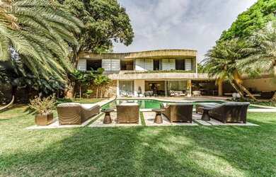 Imagem: A casa possui 5 Dormitórios, 5 Banheiros, 5 Vagas na garagem