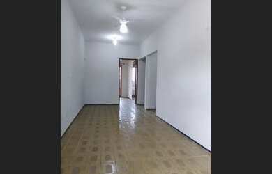 Imagem: A casa possui 4 Dormitórios, 2 Banheiros, 1 Vaga na garagem