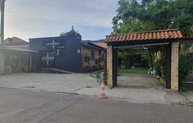 Imagem: A casa e possui 2 Dormitórios, Suítes, 3 Banheiros, 126-0m²