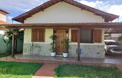 Imagem: A casa possui 3 Dormitórios, 3 Banheiros, 130m² de Área e