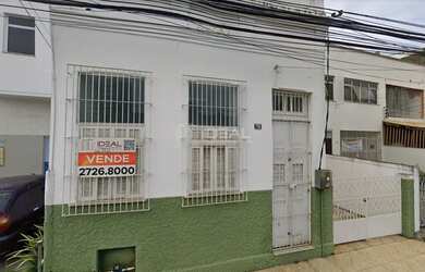 Imagem: A casa possui 4 Dormitórios, 3 Banheiros, 2 Vagas na garagem