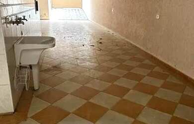 Imagem: A casa possui 3 Dormitórios, 3 Banheiros, 5 Vagas na garagem