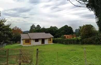 Imagem: A casa possui 2 Dormitórios, 2 Banheiros, 1 Vaga na garagem