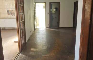 Imagem: A casa possui 3 Dormitórios, 1 Banheiro, 80m² de Área e